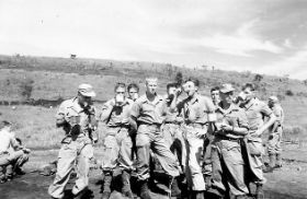 Schietbaan Sentani Dolf Aalten, Stukje Aad Mulder Jerry Vogelzang, Jaap de Pender, X, Gerrit Kooi, X,X,,X, Nol, Lefevre, De Groot-1,c@rol,map,170310.jpg