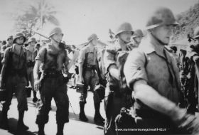 IMG_7579,Mitrailleursectie op pad,map,131010 (1).JPG