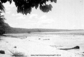 Uitzicht vanuit bivak over het strand.jpg