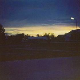 De avond valt op de Marinekazerne te Biak.c@rol/leo,map251007.jpg