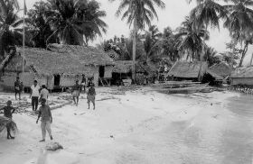 Antoon,Batanta op patouille Kampong Deer bij Kofianeil..jpg