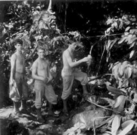 Op weg naar de 'beerkak ', Koos Beelen, Gerard Rave, Jan vd Coolwijk..jpg