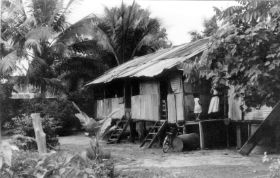 Kamponghut met golfplaten.carol/koos.jpg