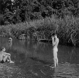 Jan vd Coolwijk zet Ben d Bent op de foto. carol/koosmap5.jpg