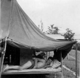 Koos op zijn tampat in het tentenkamp. carol/koos map5.jpg