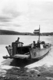 Lege landingsboot na landing,antoon-carol,map280608.jpg