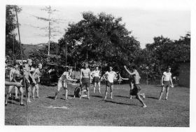 Manokwari sportdag 100mtr.estafette,c@rol/henk,map080908.jpg