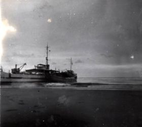 CarolFakFak, strand aan de zuidkust bij Omba.jpg