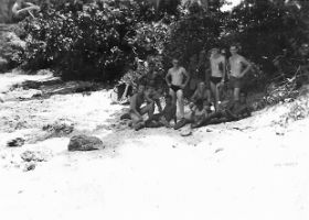 Karangstrand bij de waterbasis, carol/rudi,map190308,0026.jpg