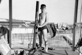 Rudi Bracke pleegt onderhoud aan de blindicide.c@rol/rudi,map190308.jpg