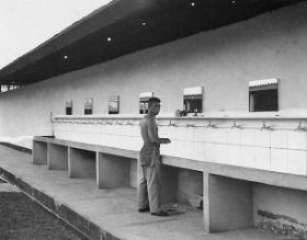 Rudi Bracke scheert zich nog even alvorens te gaan passagieren.c@rol/rudi,map290408